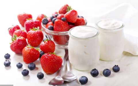 过期的酸奶有什么用途做花肥可以吗(过期的酸奶有什么用途能用蒸馒头吗)