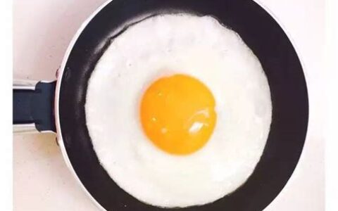 如何煎蛋会又嫩又好吃(如何煎蛋不粘锅?)